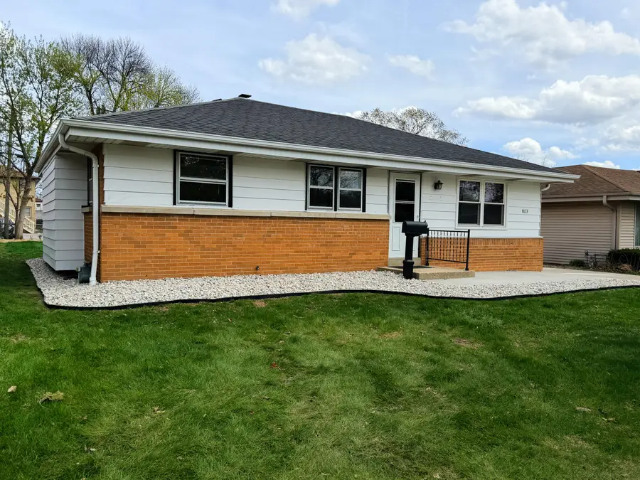 8218 W Potomac Ave, Milwaukee, WI 53218 - #2