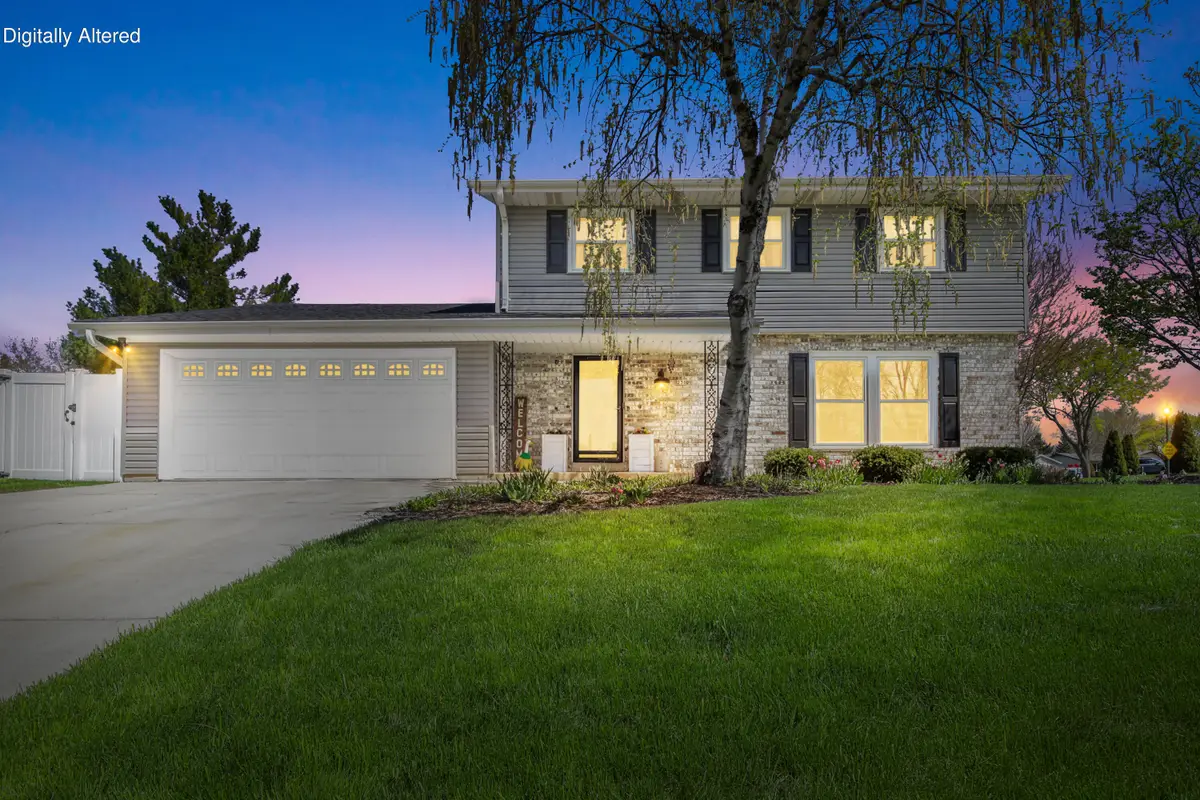 230 E Golden Ln, Oak Creek, WI 53154 - #1