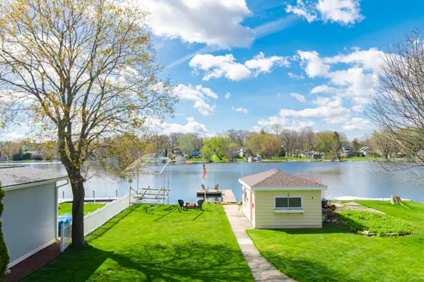 N29W27397 Peninsula Dr, Pewaukee, WI 53072