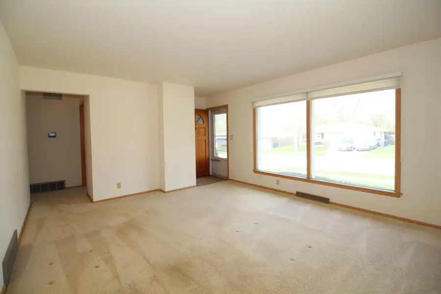 8729 W Tripoli Ave, Milwaukee, WI 53228 - #3