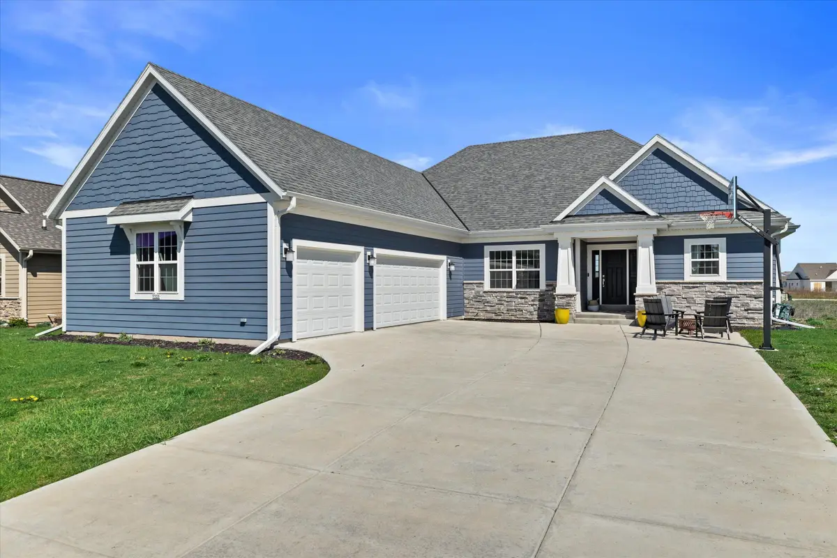 1320 Foxwood Pass, Oconomowoc, WI 53066 - #1