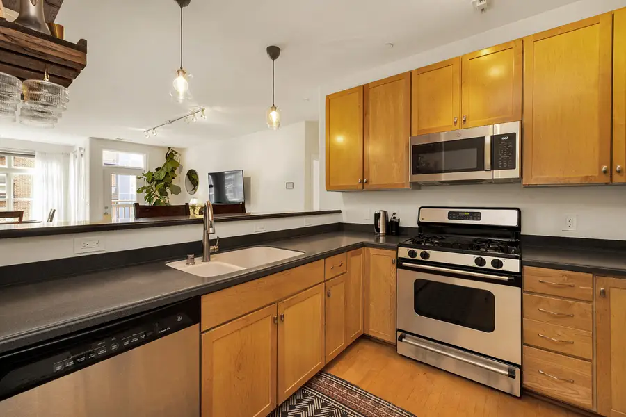 1915 N Water St, Milwaukee, WI 53202 - #3