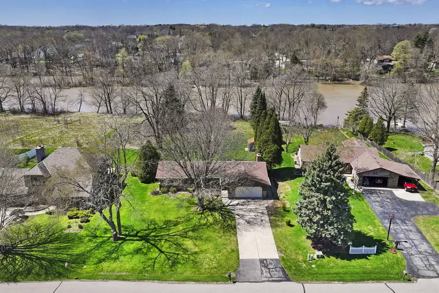 3400 Shorewood Dr, Caledonia, WI 53404 - #2