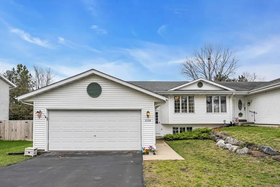 1308 Birchwood St, Delavan, WI 53115 - #2