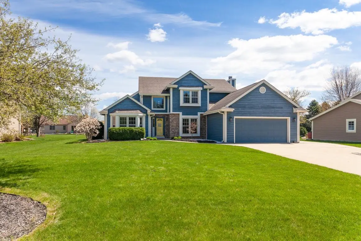 W227N2540 Meadowood Ln, Pewaukee, WI 53186 - #1