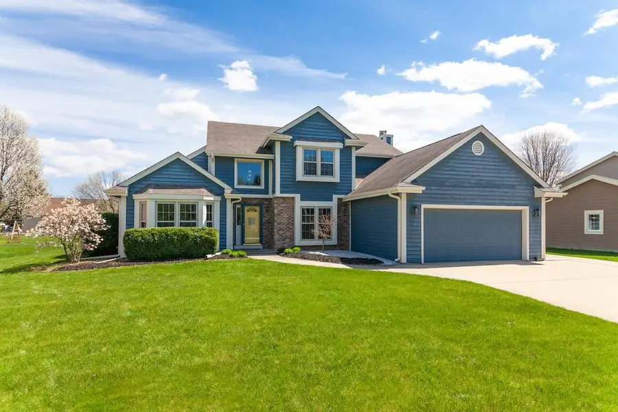 W227N2540 Meadowood Ln, Pewaukee, WI 53186 - #2