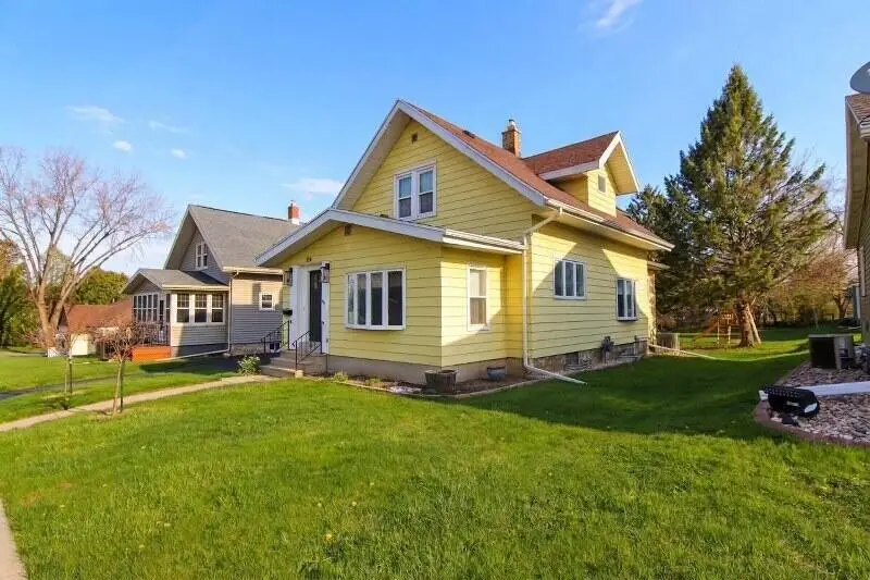 514 E Maple St, Horicon, WI 53032 - #1