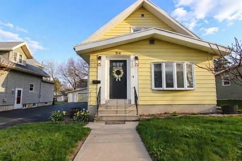 514 E Maple St, Horicon, WI 53032 - #2