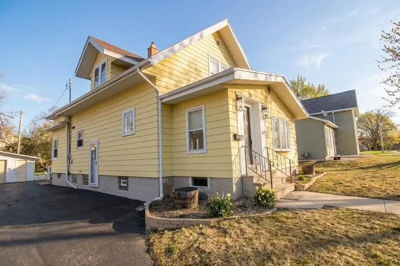 514 E Maple St, Horicon, WI 53032 - #3