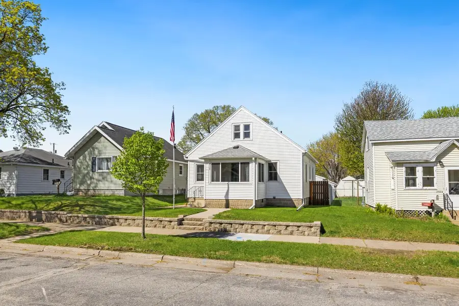 2528 S 17th St, La Crosse, WI 54601 - #2