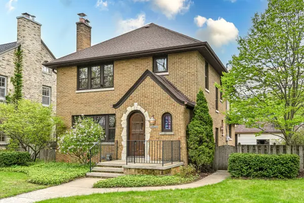 5426 N Diversey Blvd, Whitefish Bay, WI 53217