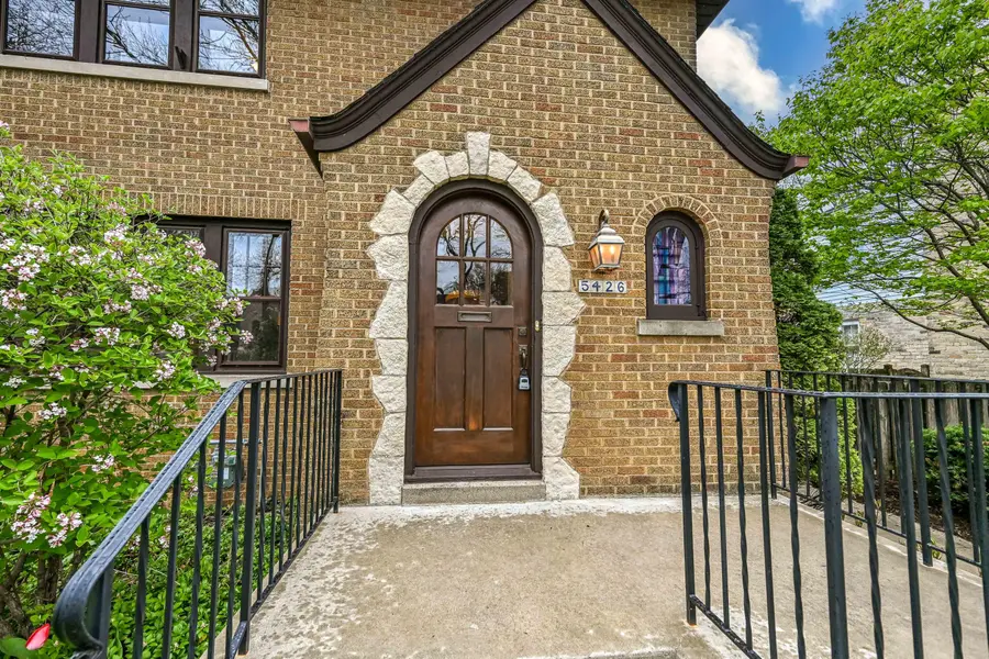 5426 N Diversey Blvd, Whitefish Bay, WI 53217 - #2