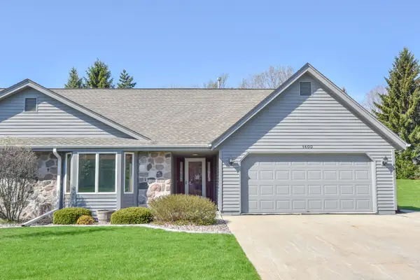 1400 Hidden Fields Dr, West Bend, WI 53095