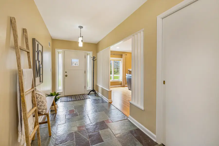 221 E Clovernook Ln, Fox Point, WI 53217 - #2
