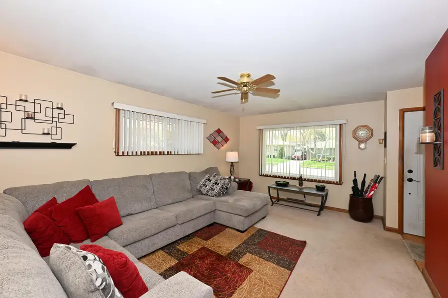 907 Roosevelt Ave, Racine, WI 53406 - #3