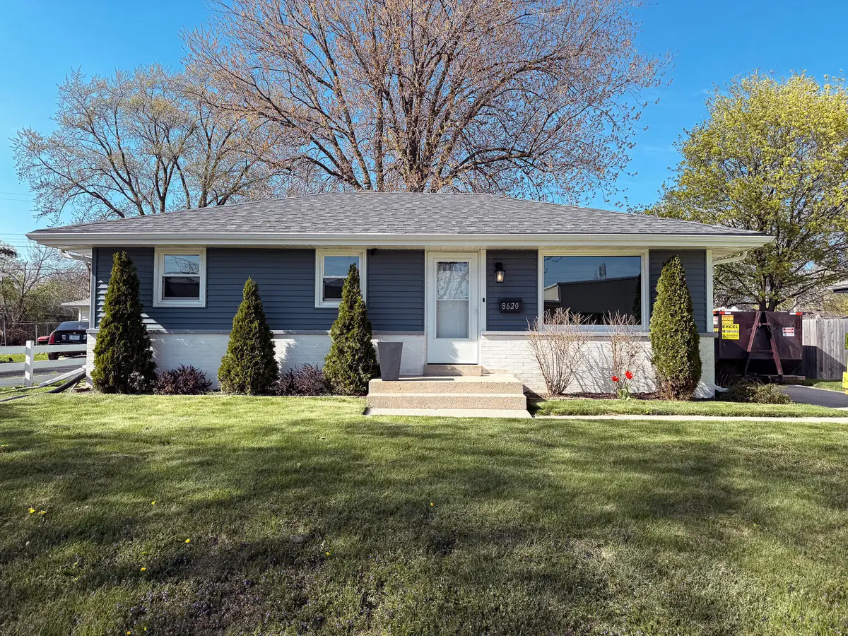 8620 W Lynx Ave, Milwaukee, WI 53225 - #1