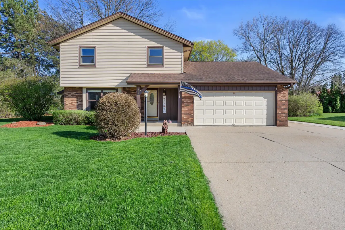 15255 W Glenora Ct, New Berlin, WI 53151 - #1