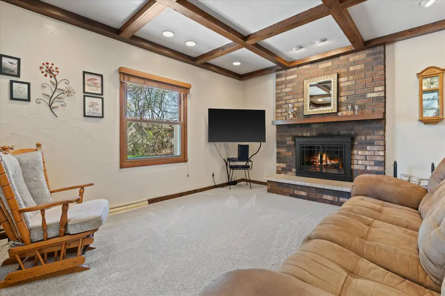 15255 W Glenora Ct, New Berlin, WI 53151 - #3