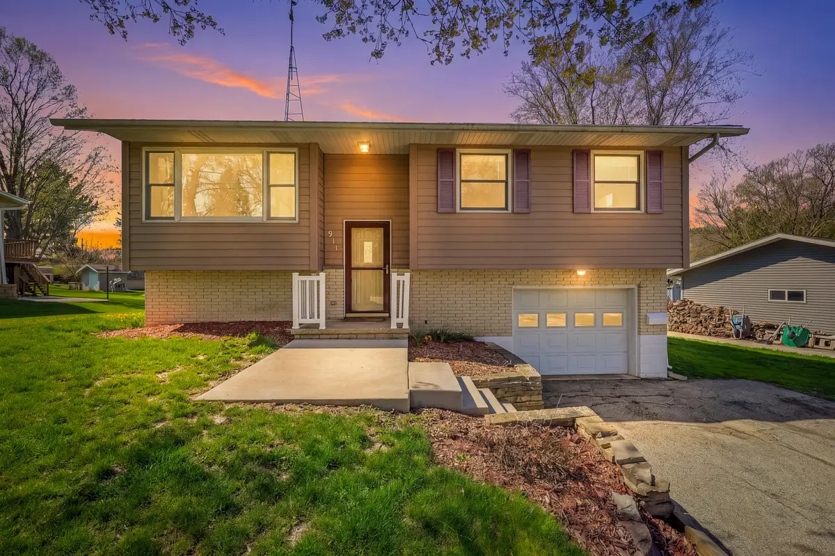 911 Mayer Ln, Mayville, WI 53050 - #1