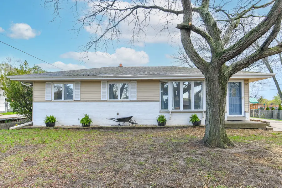 5564 S 33rd St, Milwaukee, WI 53221 - #2