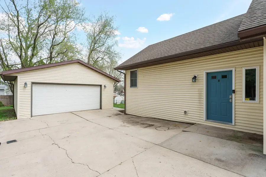 1408 Duffy St, Watertown, WI 53094 - #3