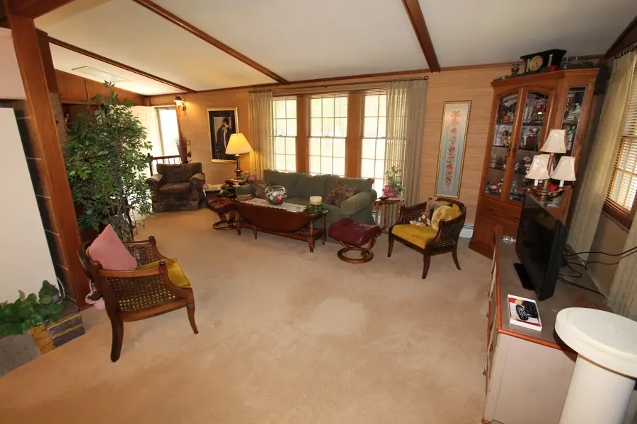 308 Highridge Rd, Burlington, WI 53105 - #3