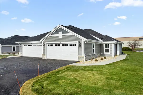 500 Hunter Oaks Blvd, Watertown, WI 53094