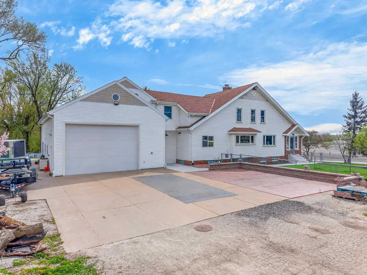 S25W27133 Rocky Hills Ct, Waukesha, WI 53188 - #1