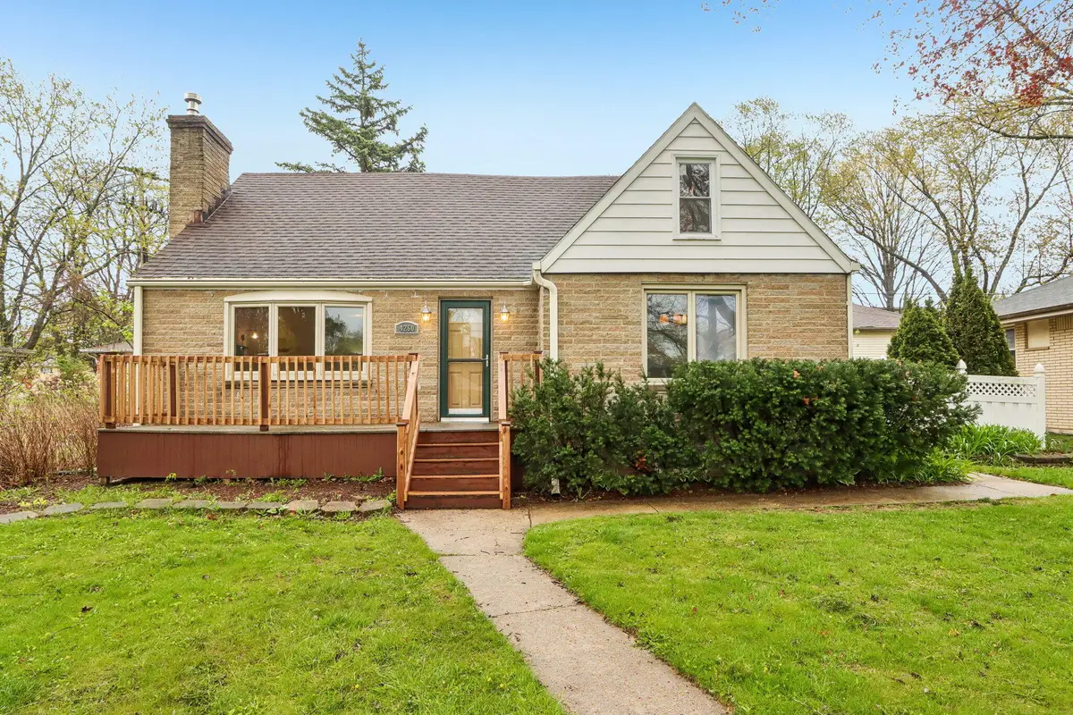 4260 N 93rd St, Wauwatosa, WI 53222 - #1