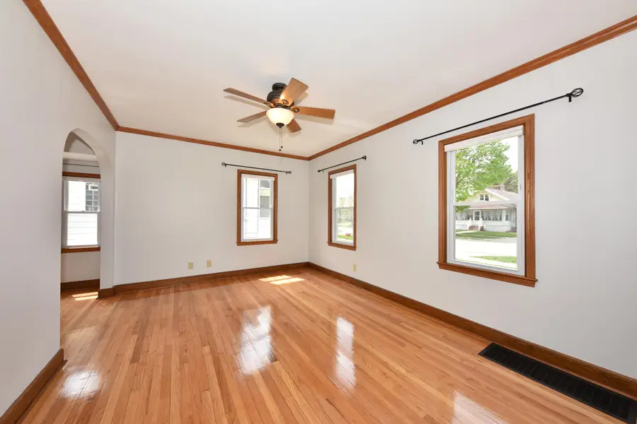 927 Genesee St, Waukesha, WI 53186 - #3