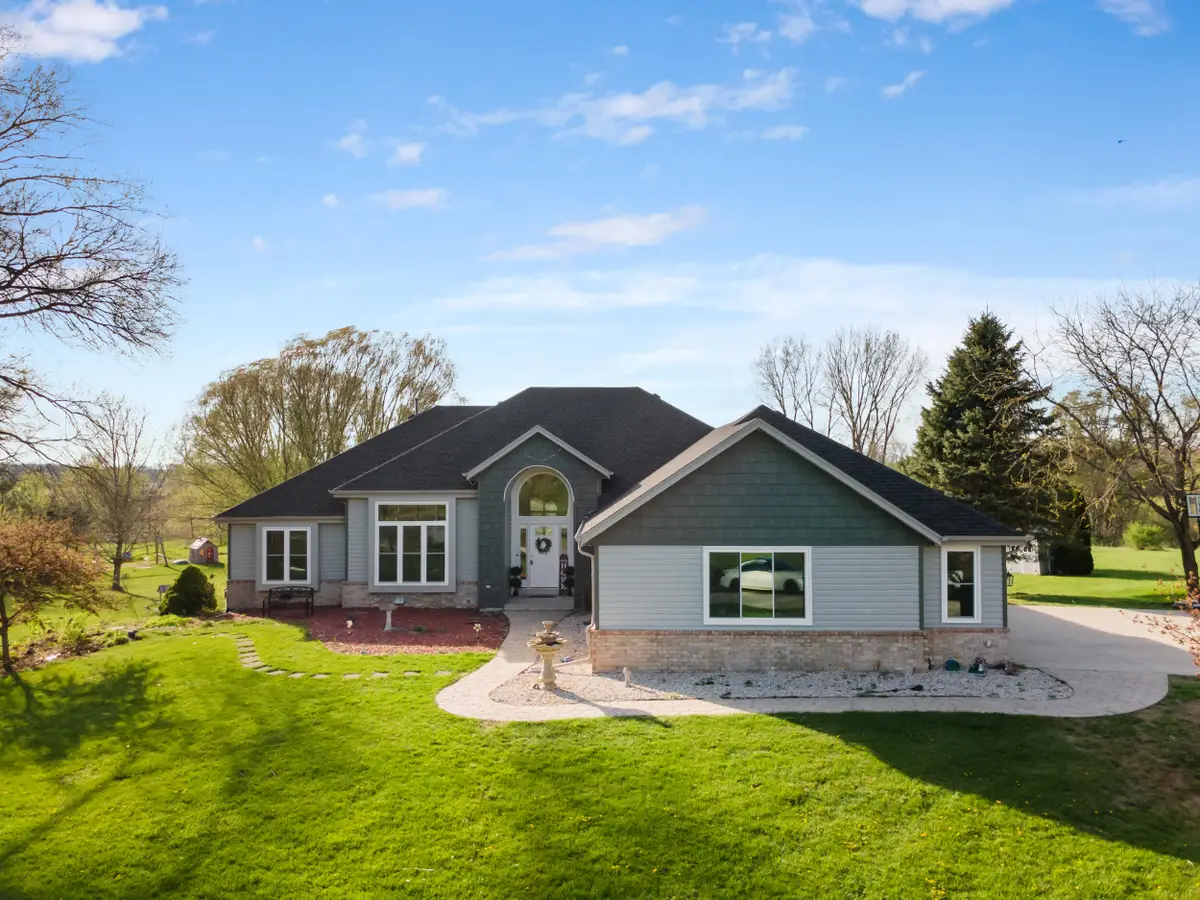 W1578 Marsh Rd, Palmyra, WI 53156 - #1