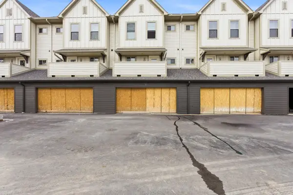 2123 E Howard Ave, Saint Francis, WI 53235