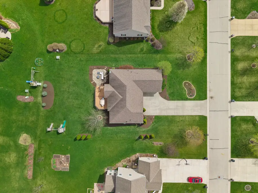 N42W22814 Beacon Ct, Pewaukee, WI 53072 - #2