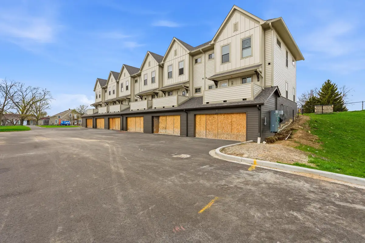 2125 E Howard Ave, Saint Francis, WI 53235 - #1