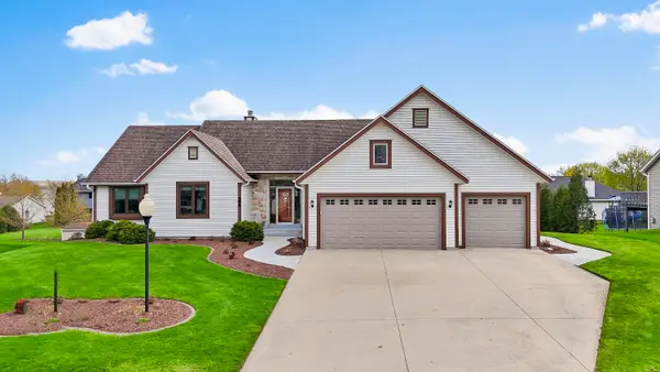 1227 Wegner Dr, Mukwonago, WI 53149