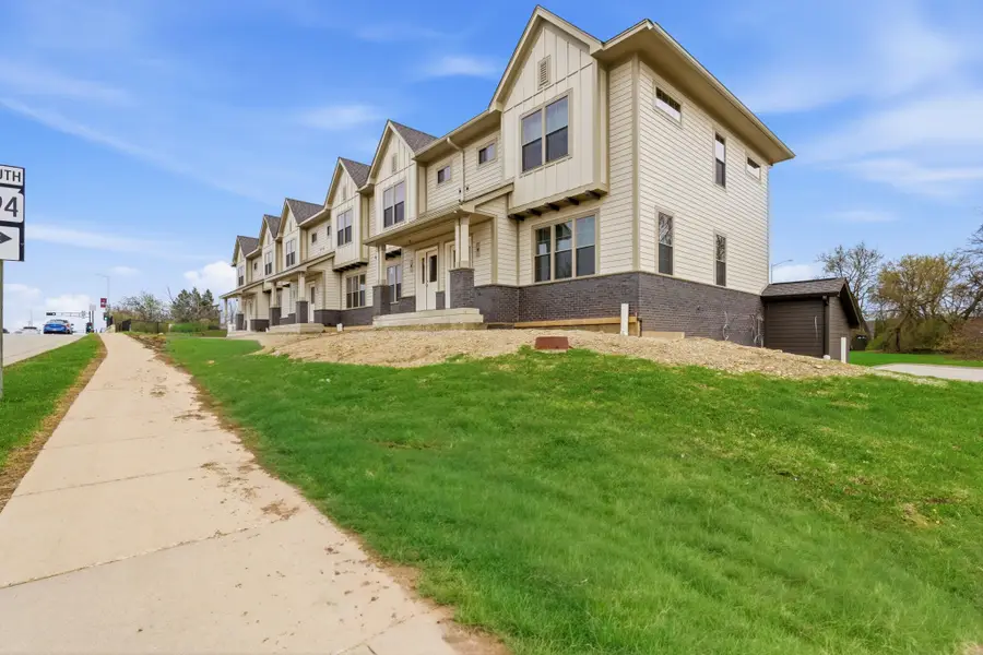 2127 E Howard Ave, Saint Francis, WI 53235 - #3