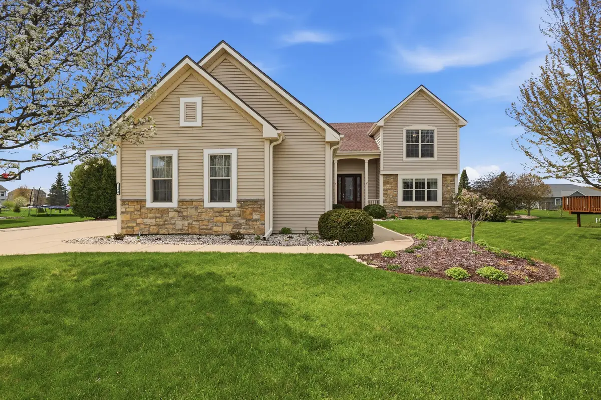 1470 Waters Edge Dr, Oconomowoc, WI 53066 - #1