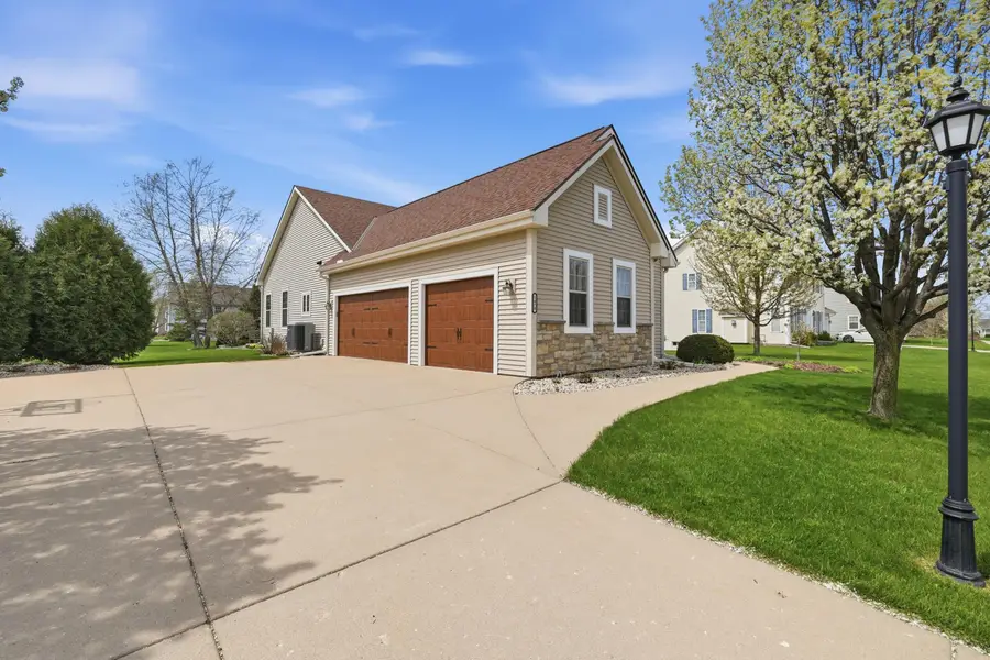 1470 Waters Edge Dr, Oconomowoc, WI 53066 - #2