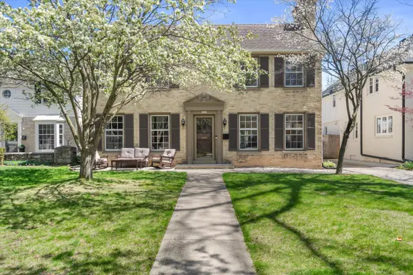 6060 N Bay Ridge Ave, Whitefish Bay, WI 53217