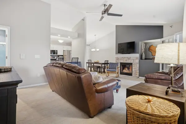 1030 River Place Blvd, Waukesha, WI 53189