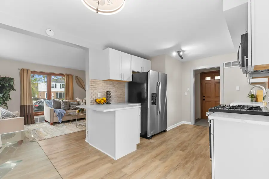 1913 E Eden Pl, Saint Francis, WI 53235 - #2