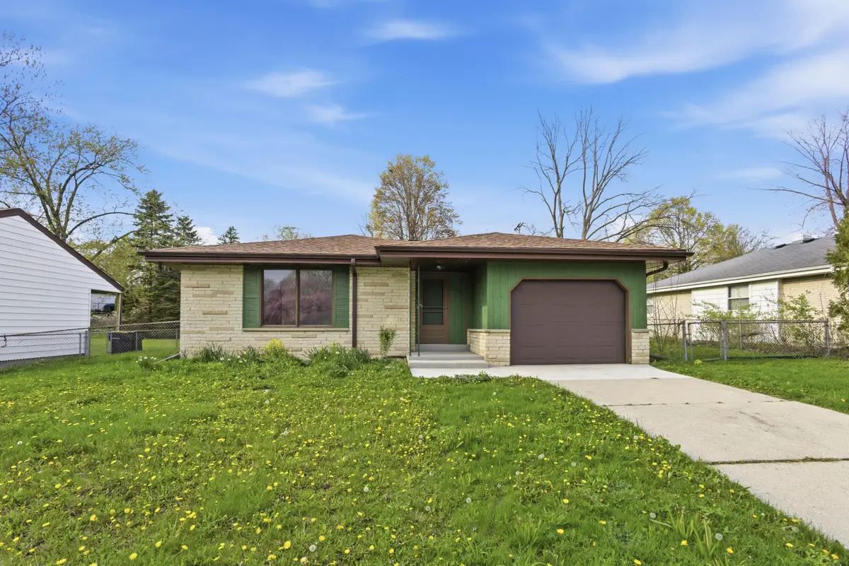 5314 W Nokomis Rd, Brown Deer, WI 53223 - #1