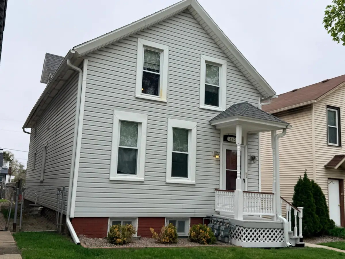 810 E Lincoln Ave, Milwaukee, WI 53207 - #1