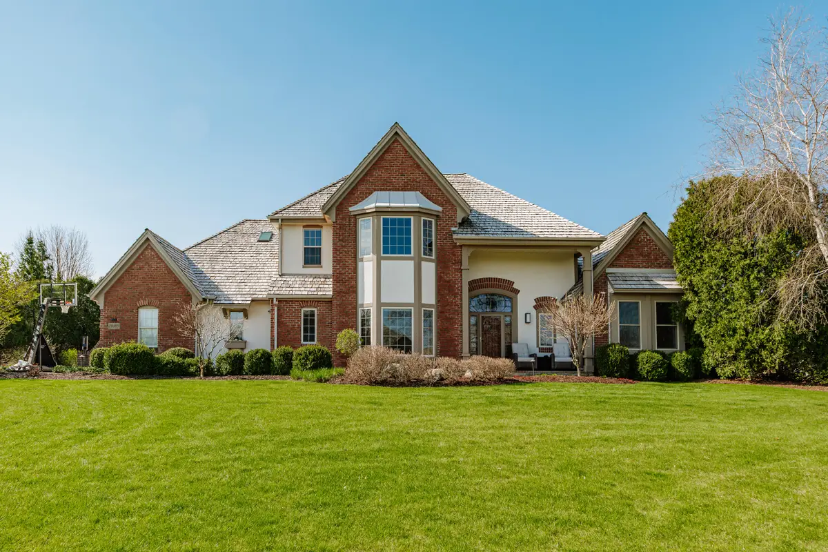 19385 Hayden Ct, Brookfield, WI 53045 - #1