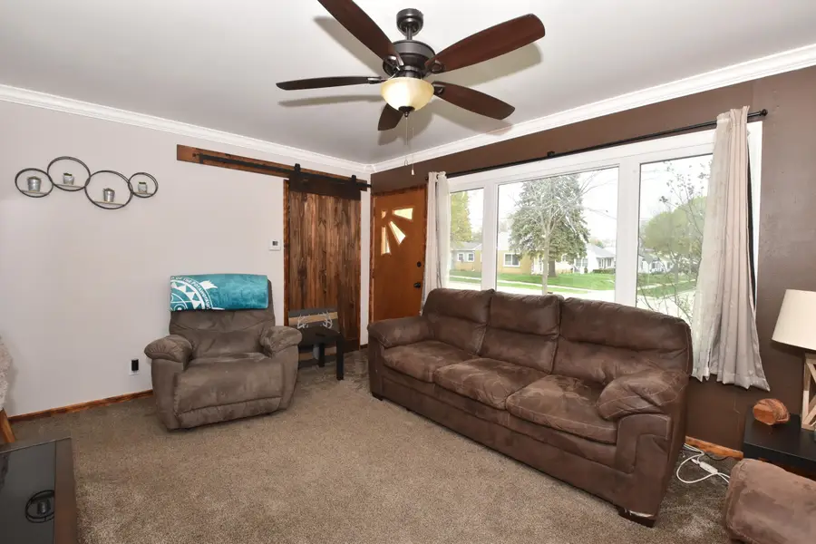 3337 E Waterford Ave, Saint Francis, WI 53235 - #3