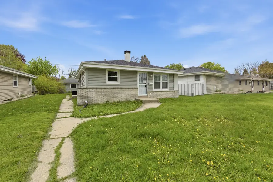 2619 E Bolivar Ave, Saint Francis, WI 53235 - #2