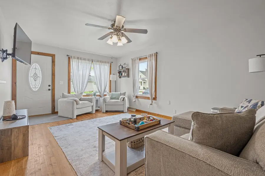 712 Carpenter St, Plymouth, WI 53073 - #3