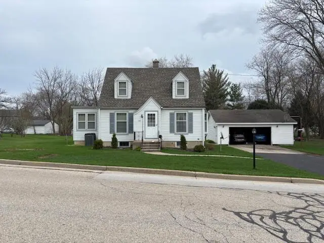 310 Zion St, Hartland, WI 53029 - #1
