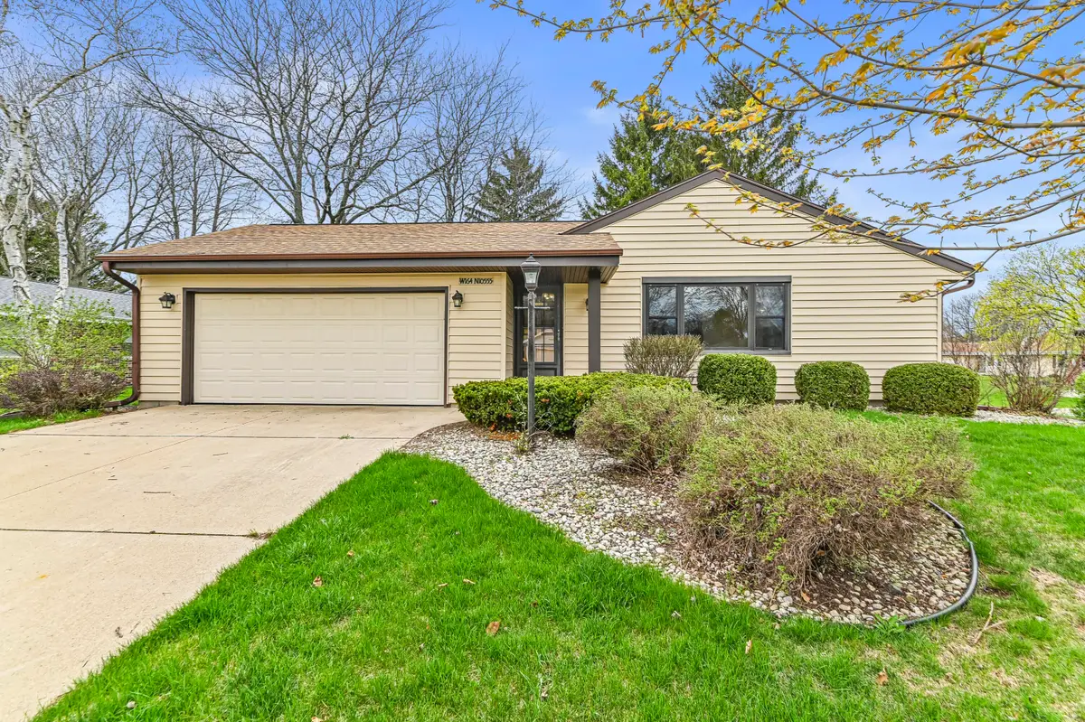 W164N10555 Timberline Ct, Germantown, WI 53022 - #1