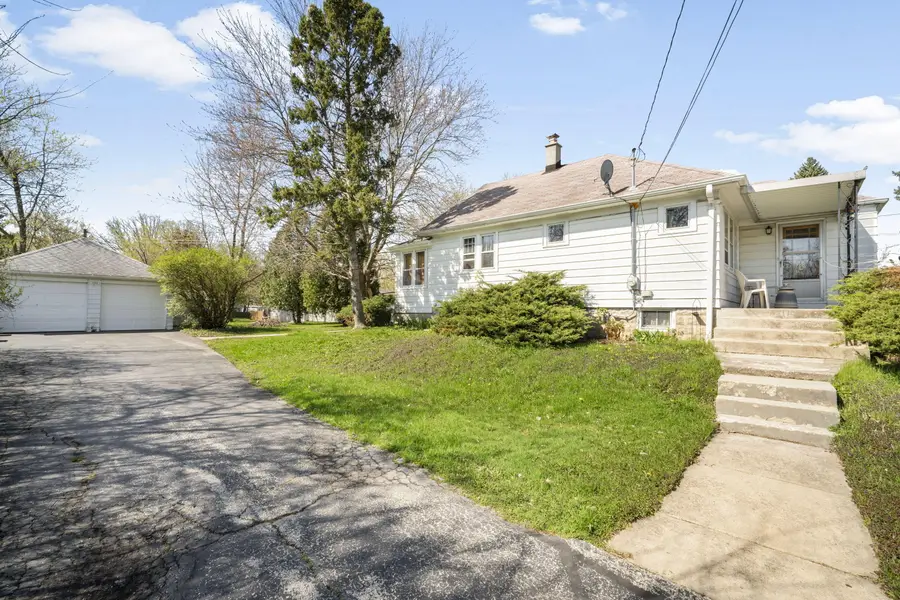 2923 W College Ave, Franklin, WI 53221 - #2